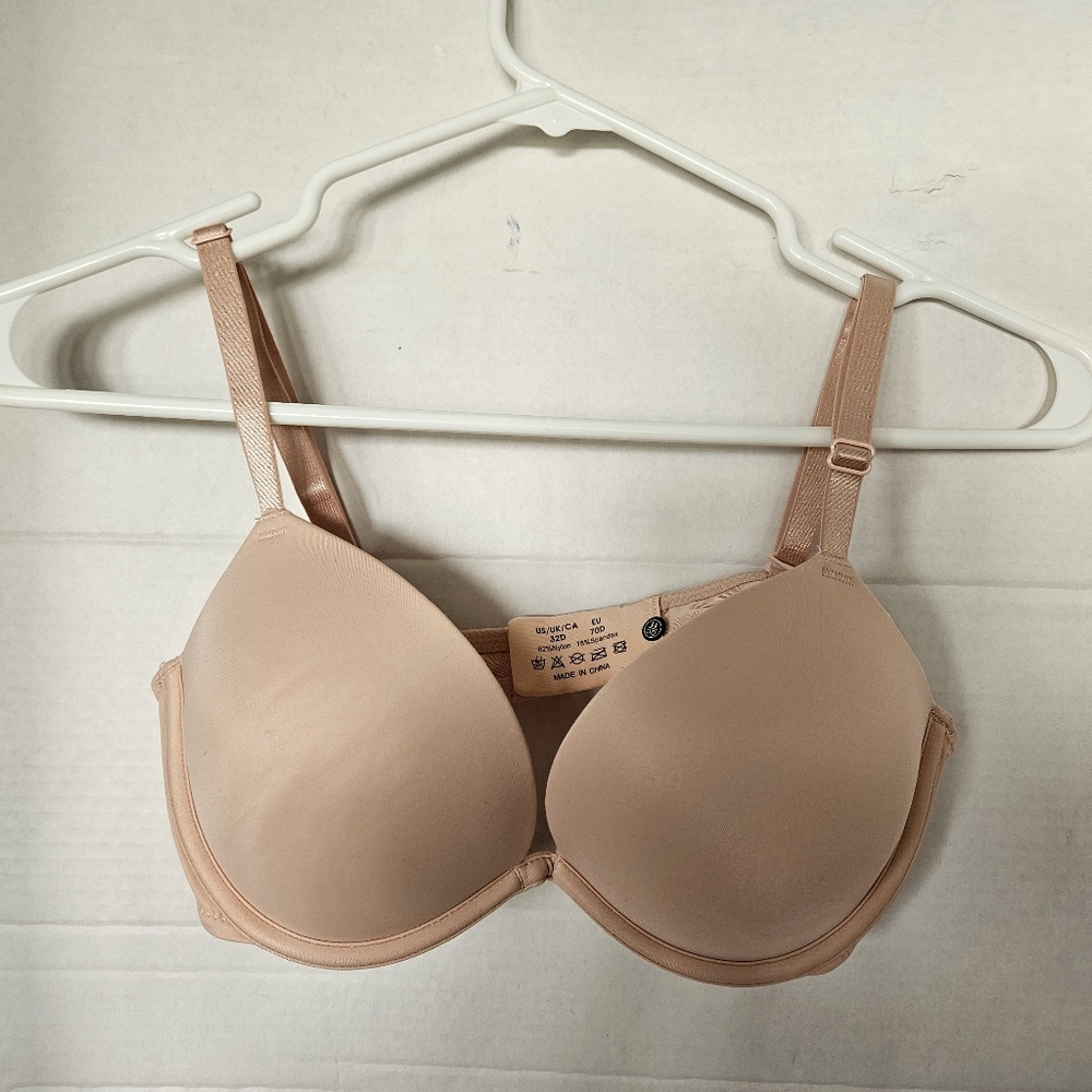 Deyllo Women’s 32D NWT Push Up Bra Underwire Bra Padded